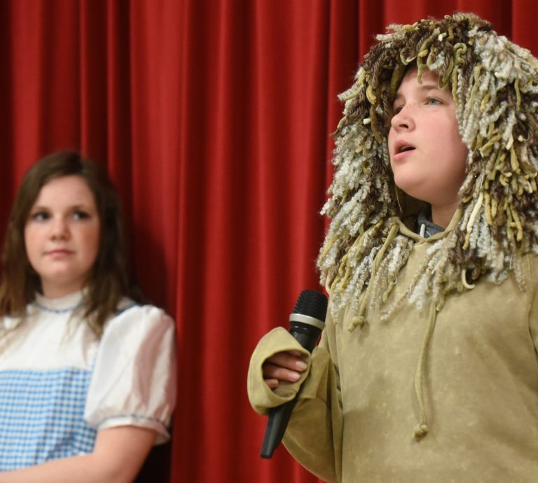 Wizard of Oz on stage at Straffordville PS