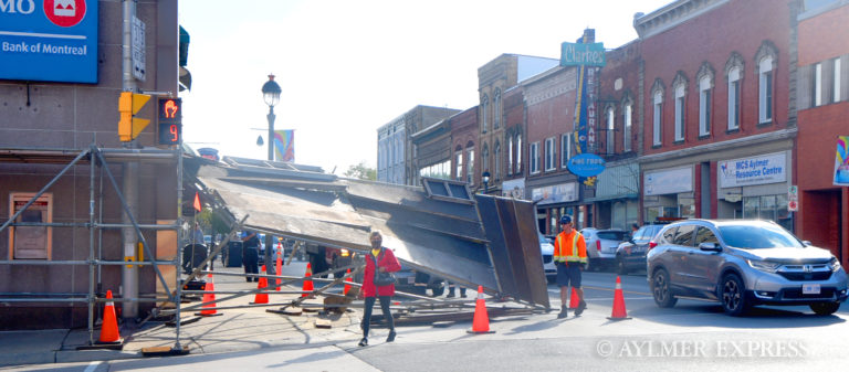 Truck driver flees after striking scaffolding at Aylmer bank