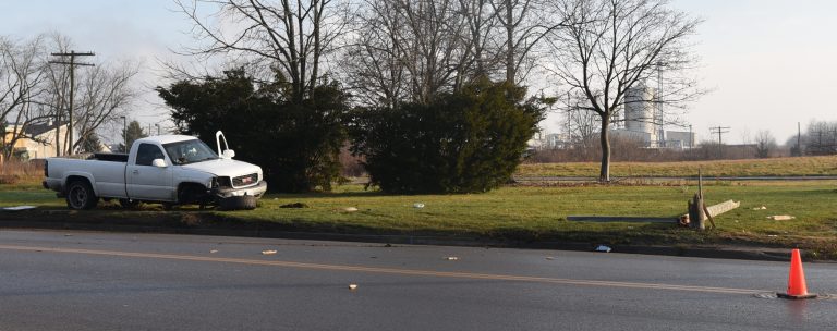 Truck strikes pole, takes out power for some Aylmer residents