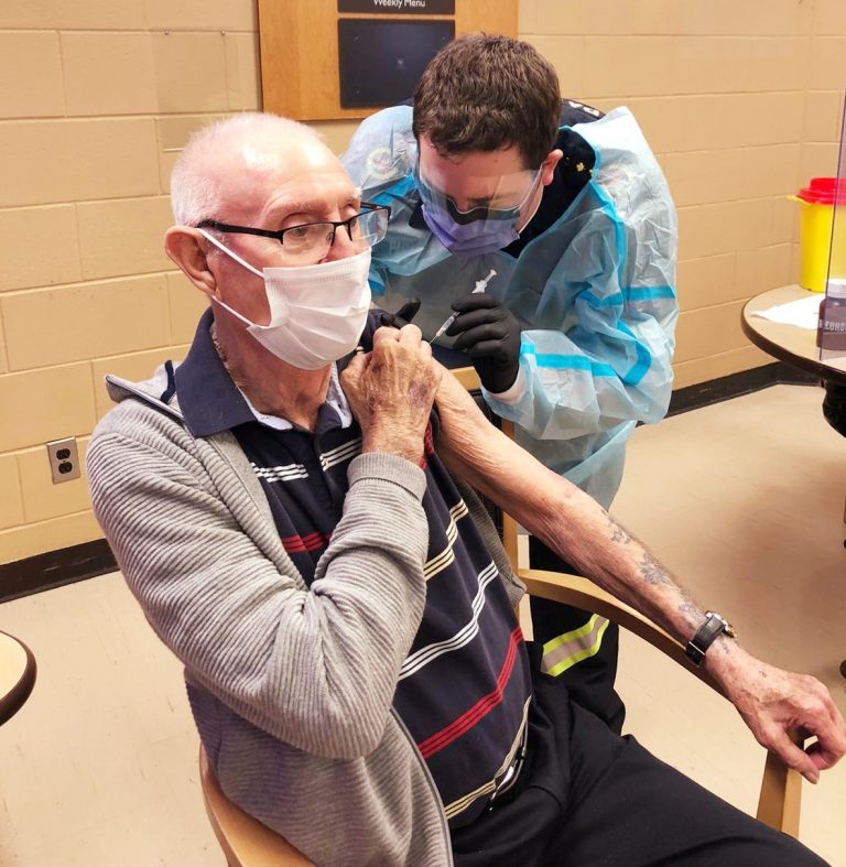 Hospital workers must be vaccinated