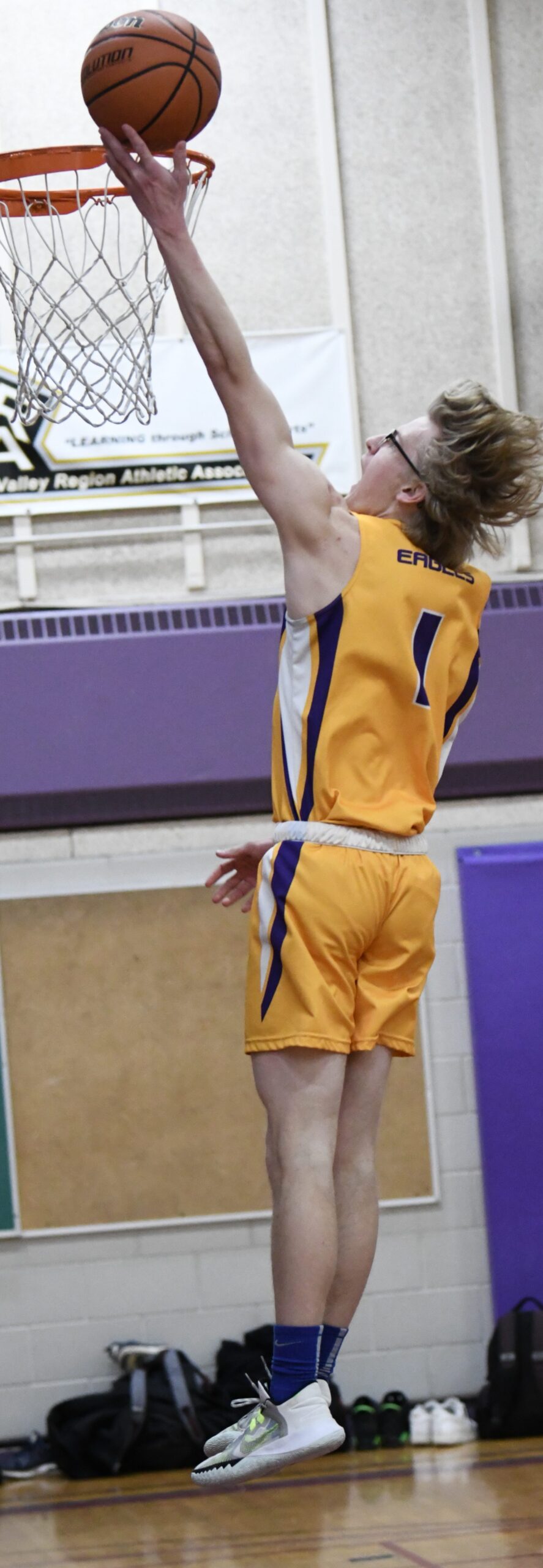 Featured image for "A win and a loss for EESS’s Senior boys basketball squad"
