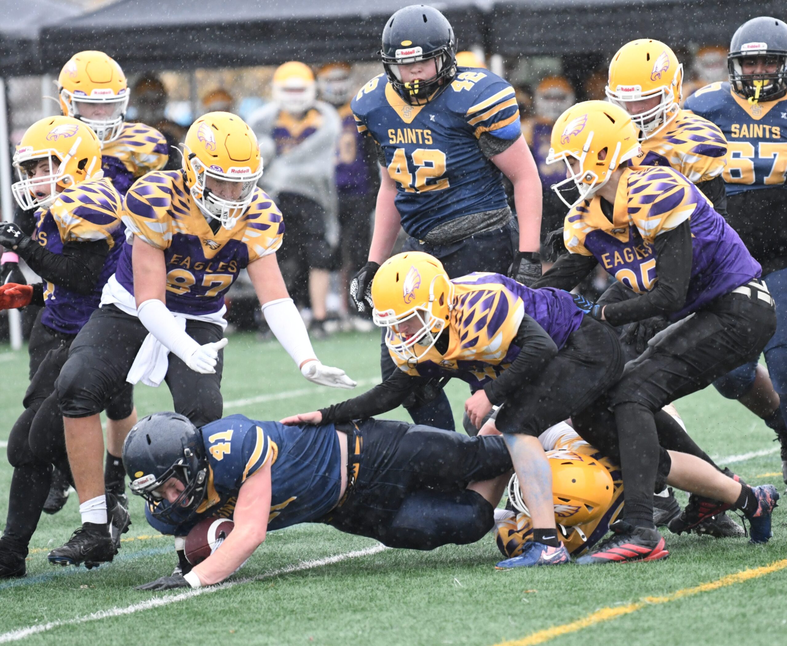 Featured image for "Jr. Eagles, in football semi, edge out Strathroy 8-7"
